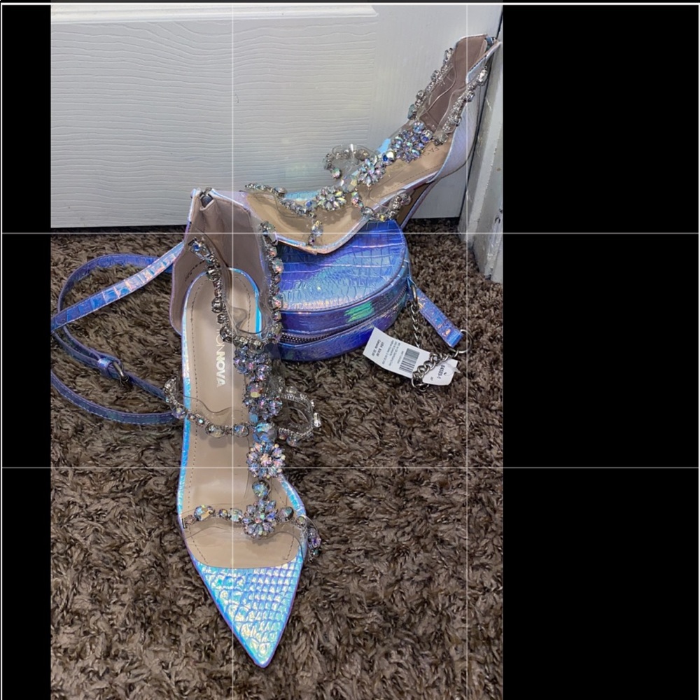 Fun metallic heels & purse set